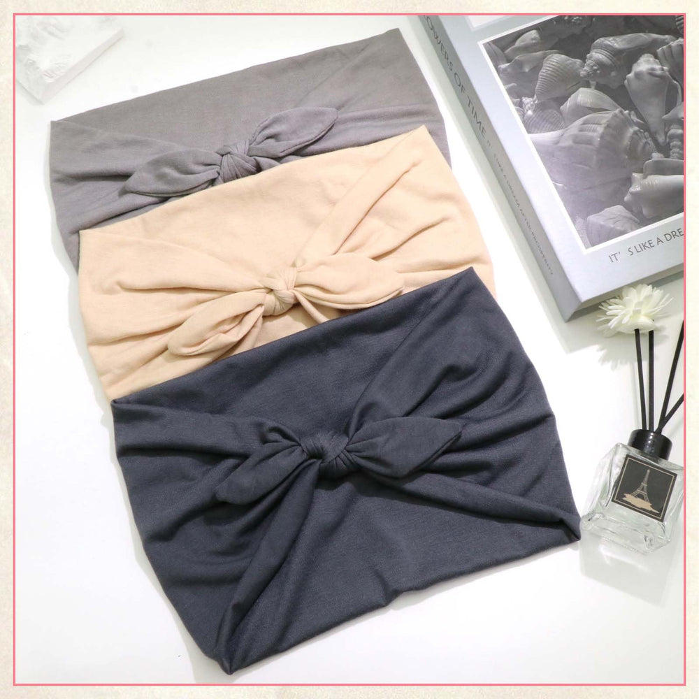 STGDAK headband in a brunch outfit demonstrating polished look and hands-free convenience