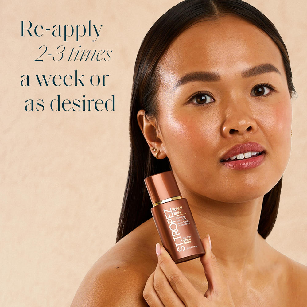 St.Tropez application on cheek with fingers demonstrating easy blending benefit