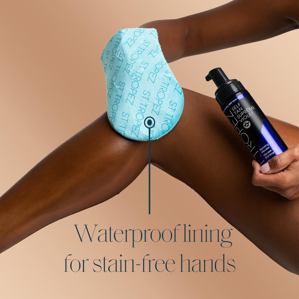 St.Tropez mitt applying self-tan on leg demonstrating streak-free blending benefit