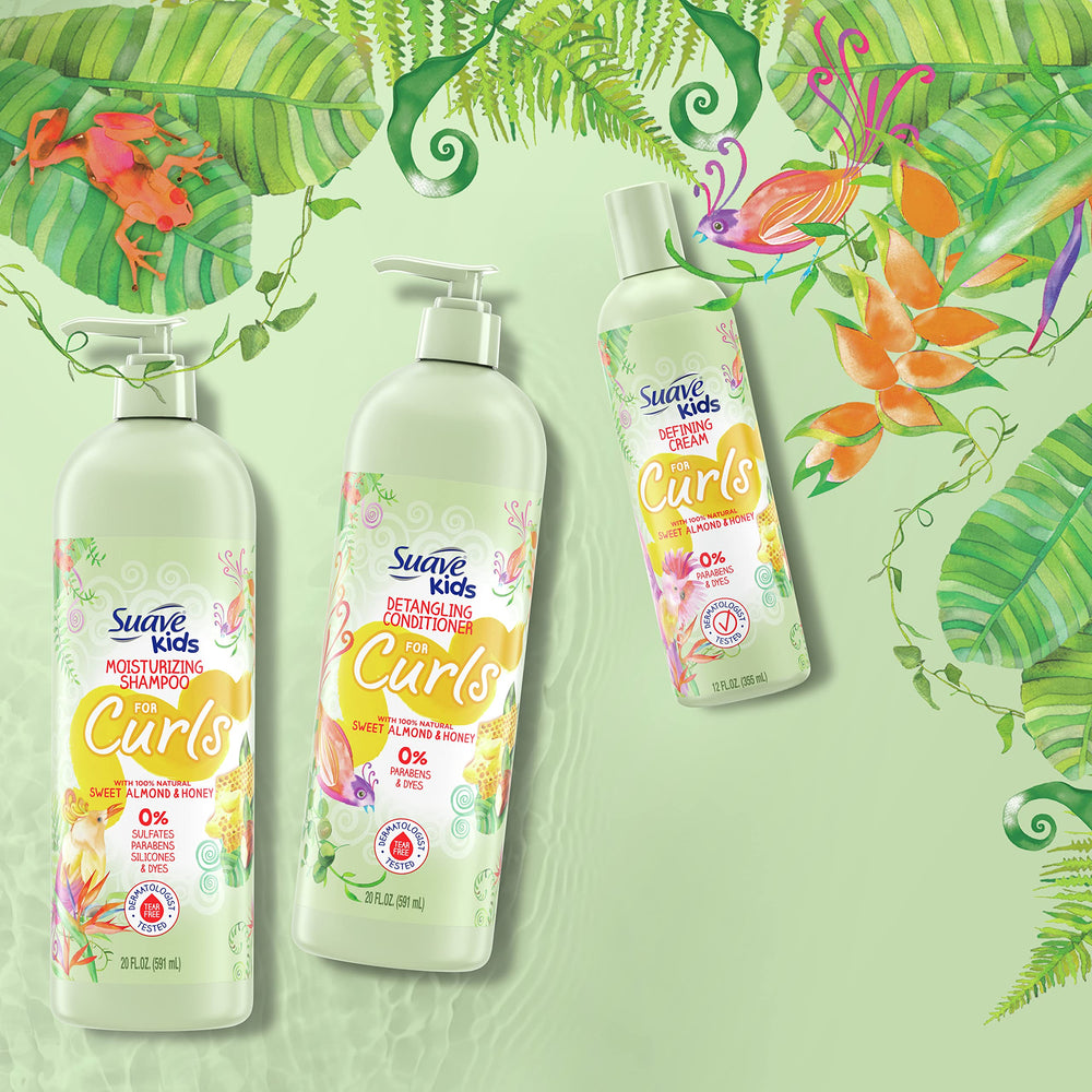 Parent and child smiling at bathtime using Suave for gentler care