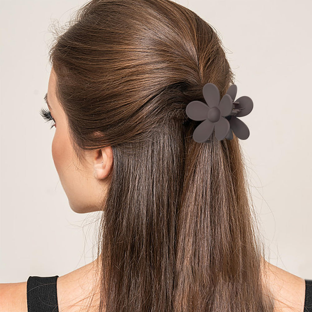 Sunolga clip holding thick hair for reliable all-day hold