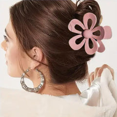Sunolga in use securing a half-up hairstyle offering comfortable all-day hold