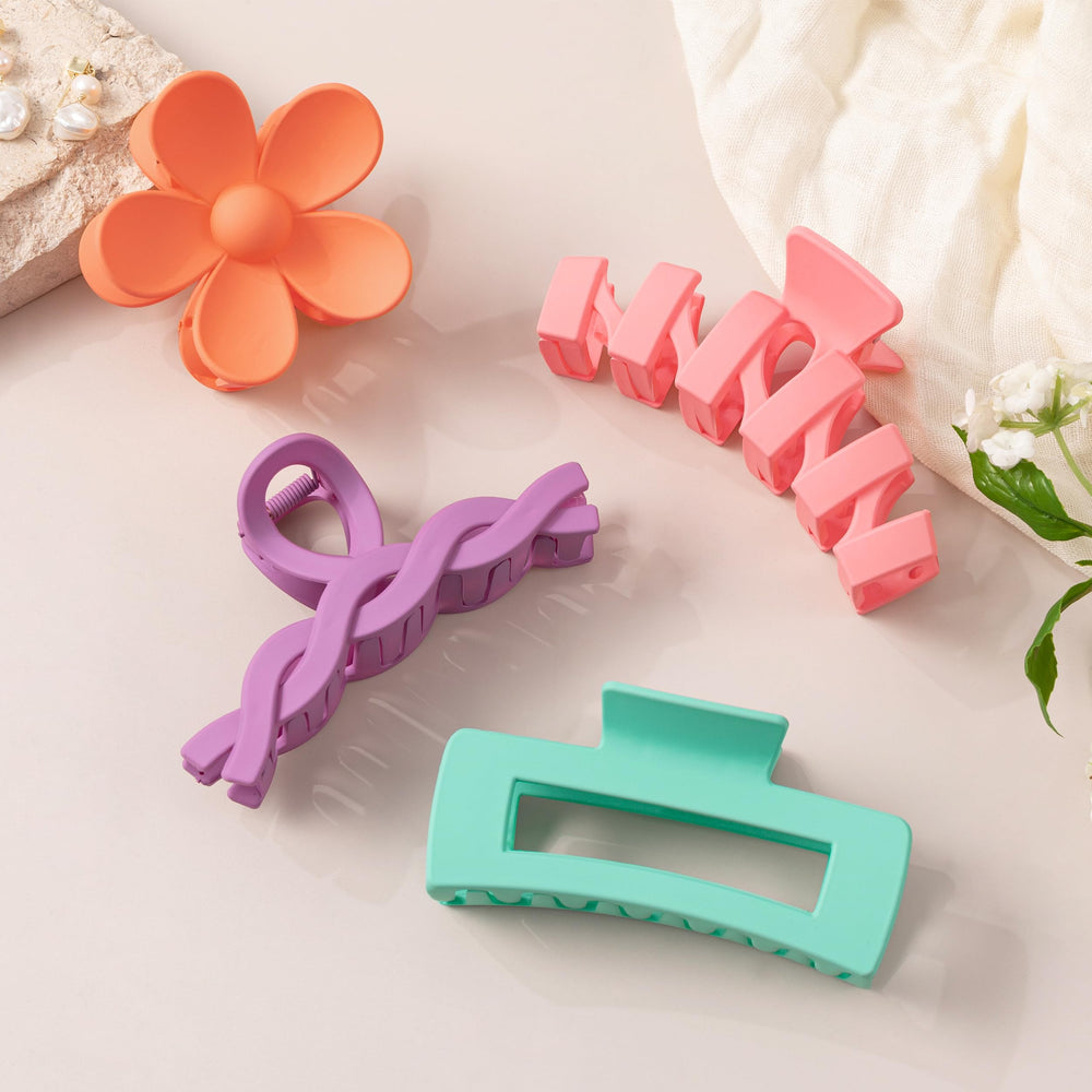 Sunolga clips packed in a small pouch for travel-ready convenience