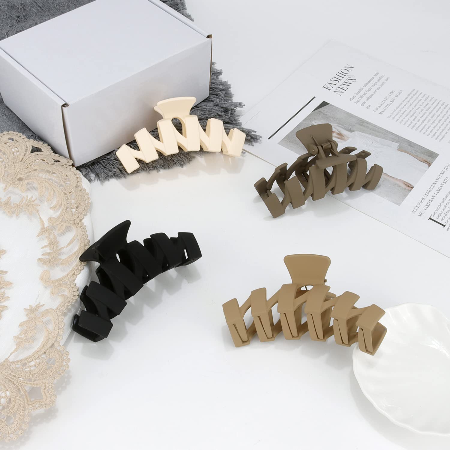 Detail of SuPoo 12 teeth design showing secure hold and reduced hair slippage