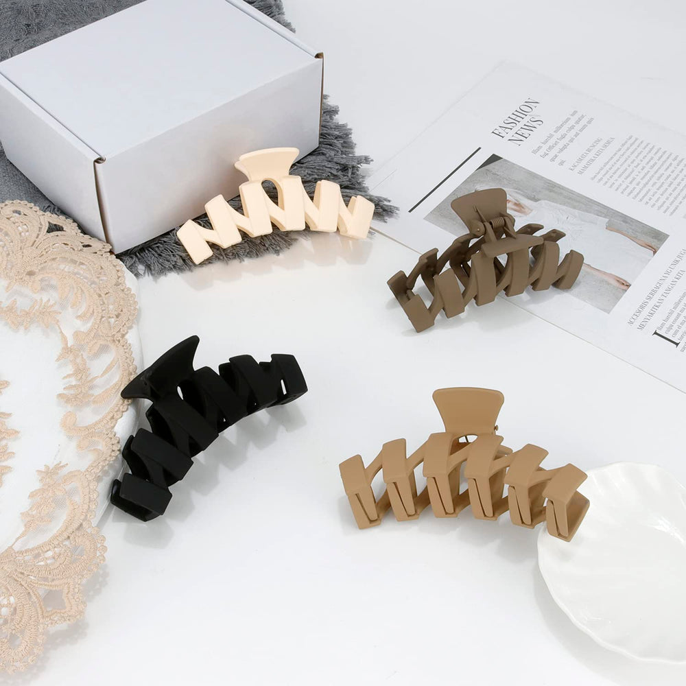 Detail of SuPoo 12 teeth design showing secure hold and reduced hair slippage