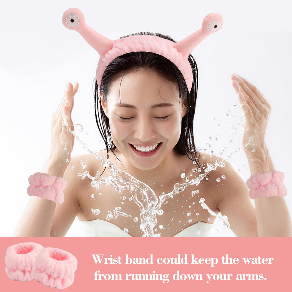 SuPoo wristband absorbing water to show strong absorbency and splash protection