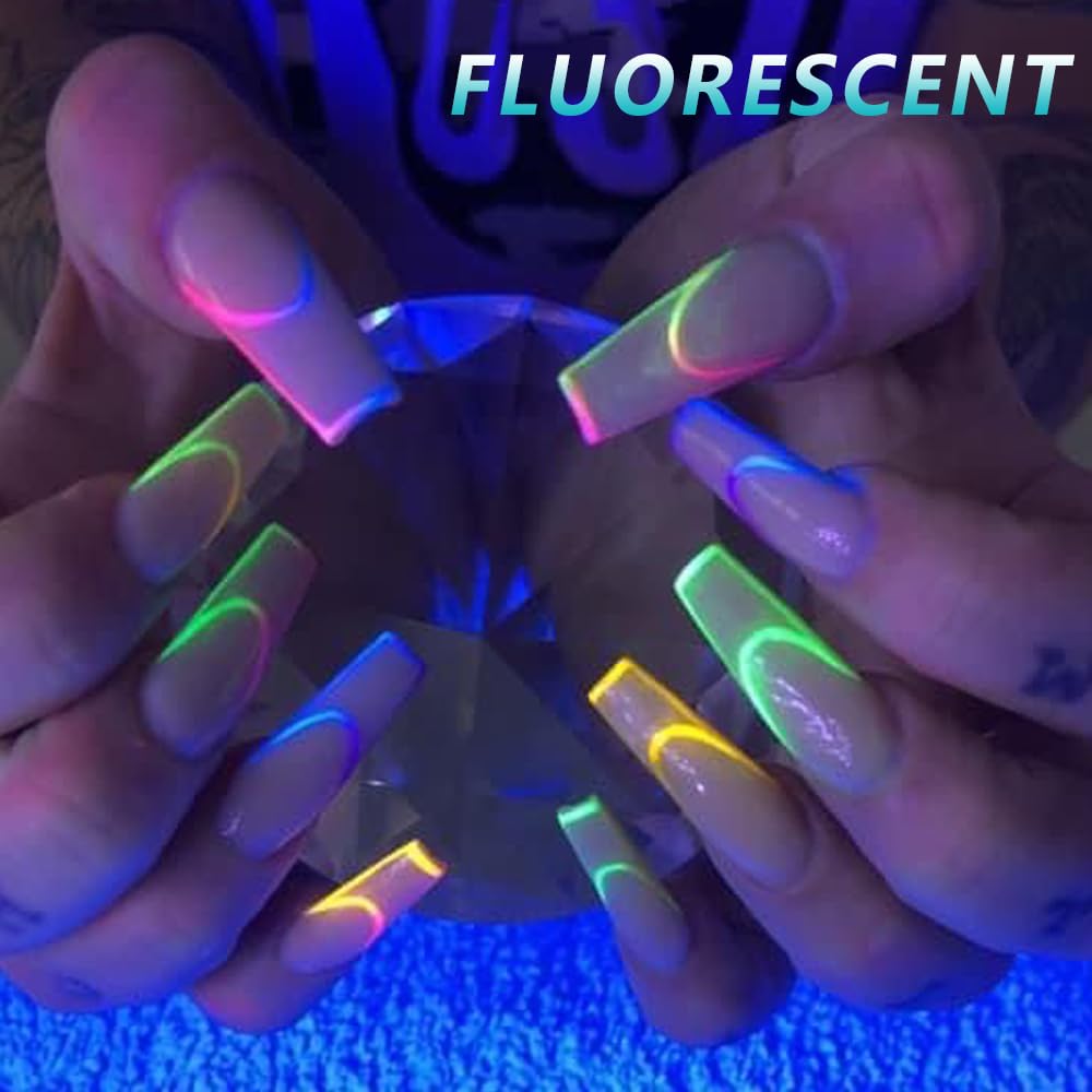 SUTOKAKA powder applied on gel nails demonstrating vibrant nighttime glow