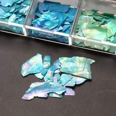 sutozmiwe flakes used in resin jewelry showcasing craft versatility benefit