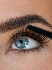 Sweed wand close-up highlighting cloud brush for precise lash separation