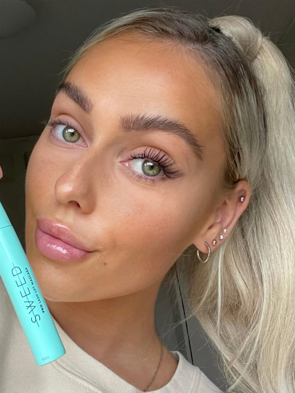 SWEED mascara glossy texture swirl demonstrating buildable formula