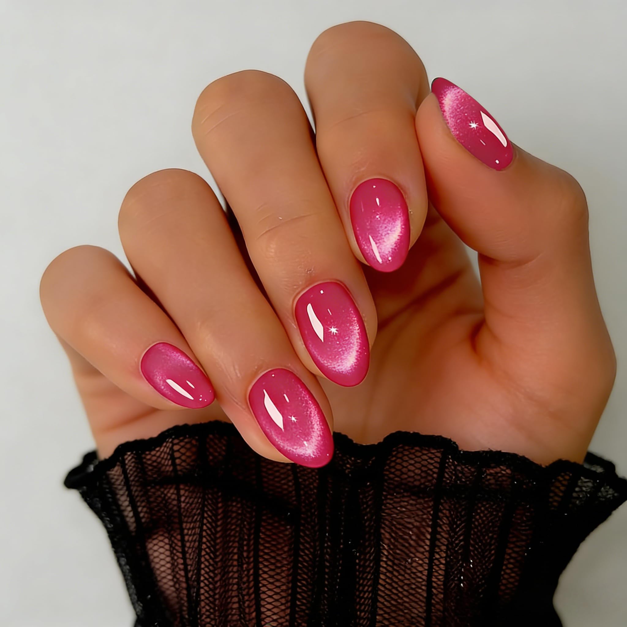 SXVME close-up of cat-eye mirror effect on nail, striking multidimensional shine