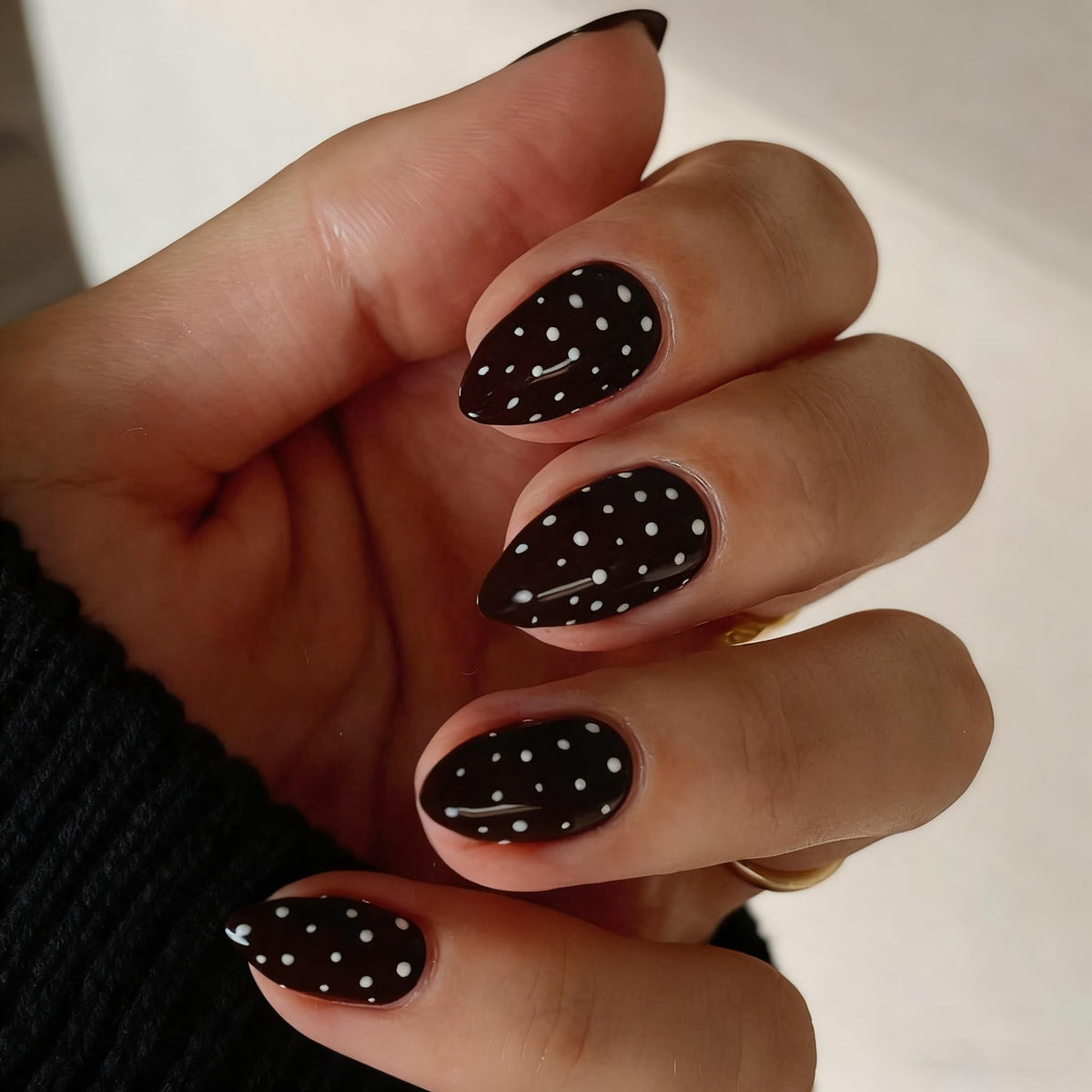 SXVME front packaging showing 30-piece black polka dot nails and kit benefits