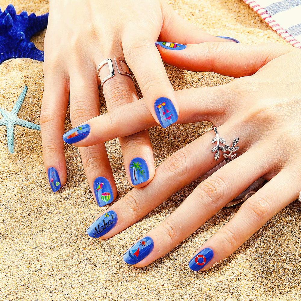 TailaiMei manicure on hands at beach setting illustrating seasonal, vibrant look