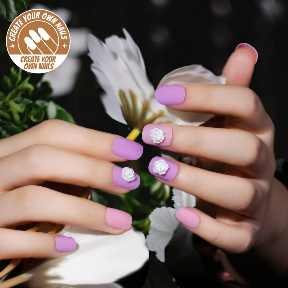 Teenitor lifestyle shot wearing short matte nails offering natural look