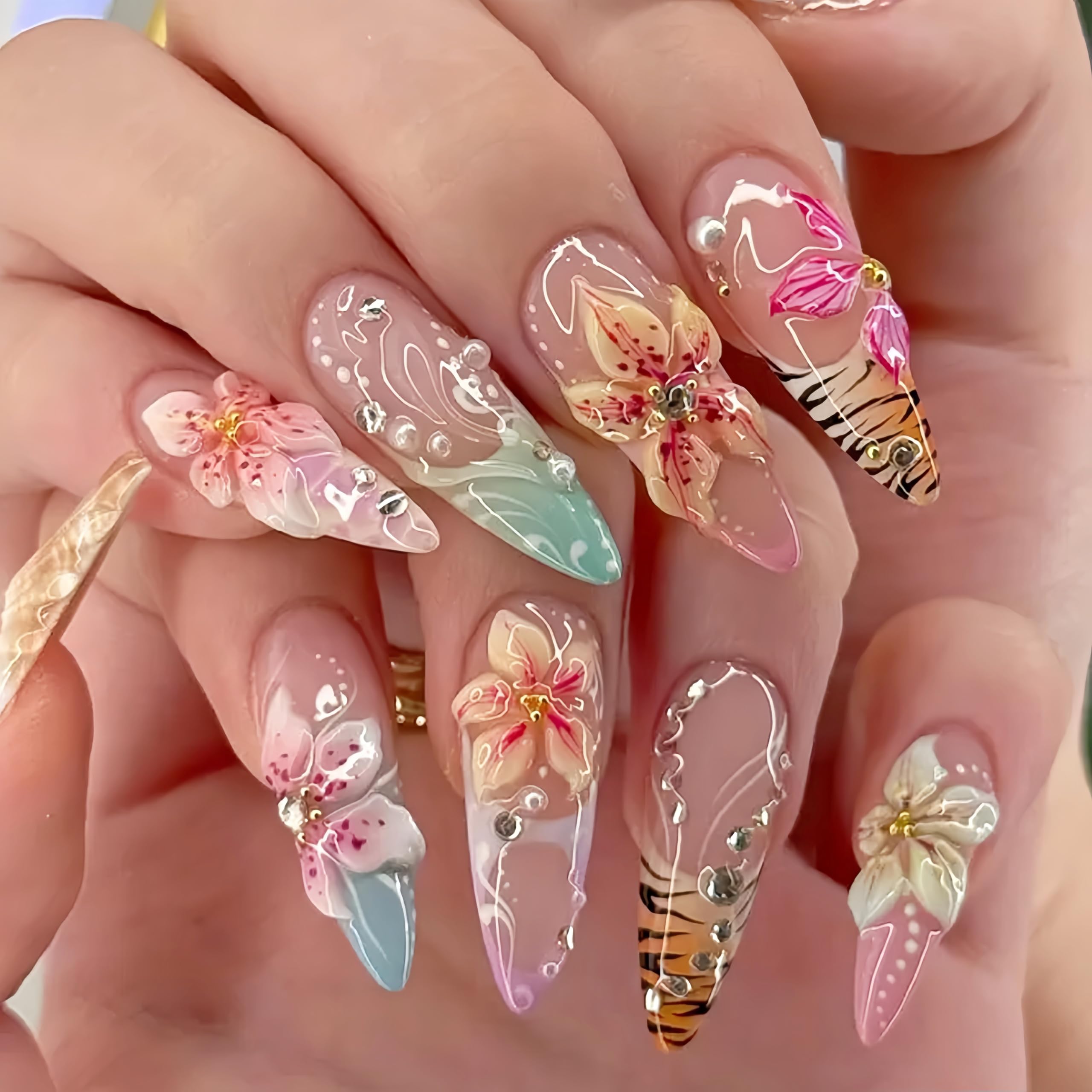 Tephrent front packaging showing 24-piece floral press-on nails, organized and travel-friendly