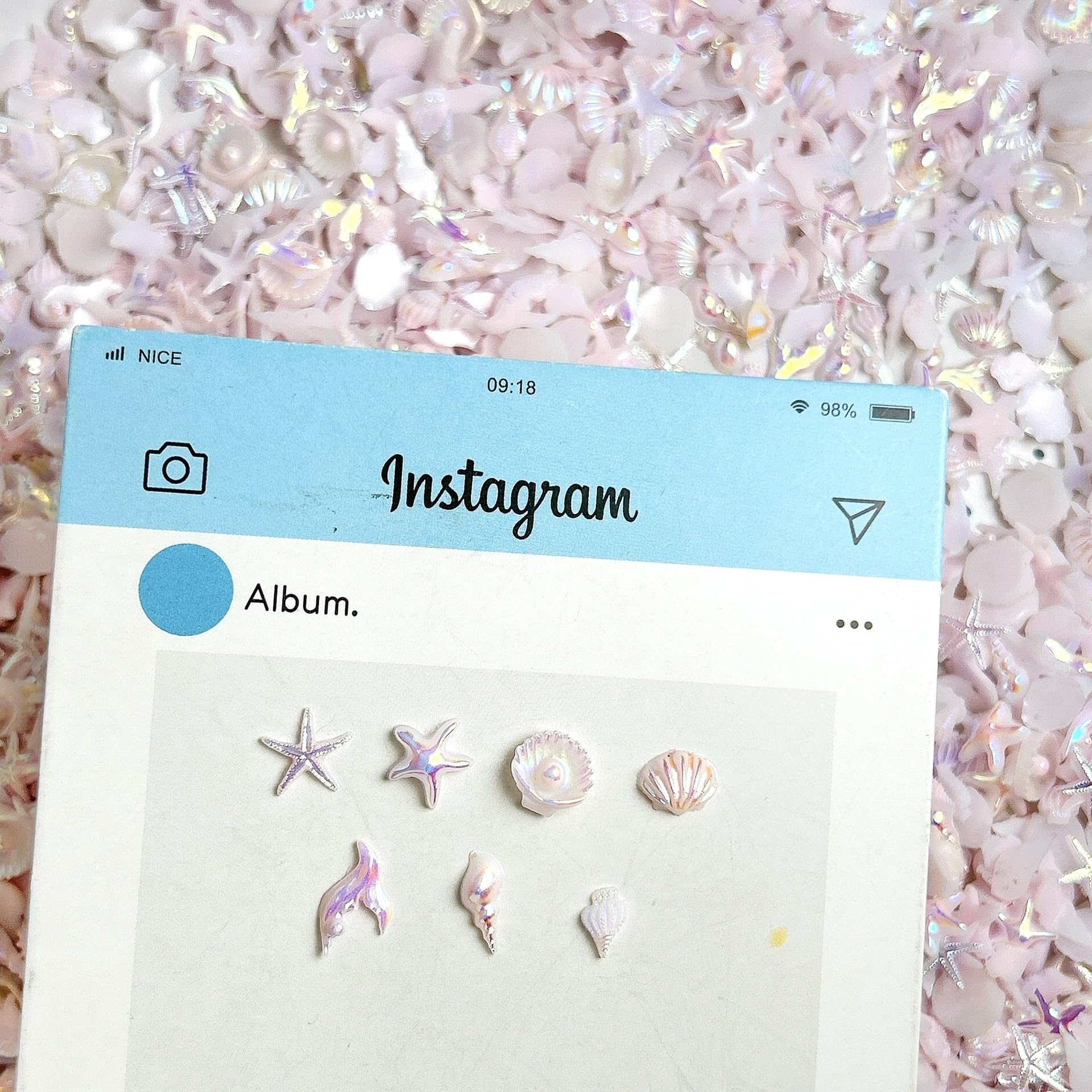 Tephrent holographic detail reflecting light to create eye-catching sparkle
