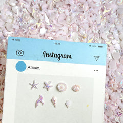 Tephrent holographic detail reflecting light to create eye-catching sparkle