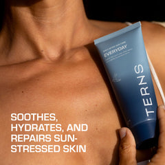 TERNS cream texture close-up showing lightweight absorbent finish and hydration