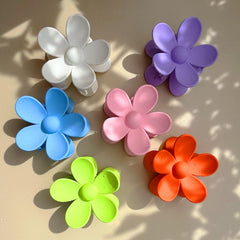Tetizo gift box with clips in lifestyle scene ideal for gifting and presentation