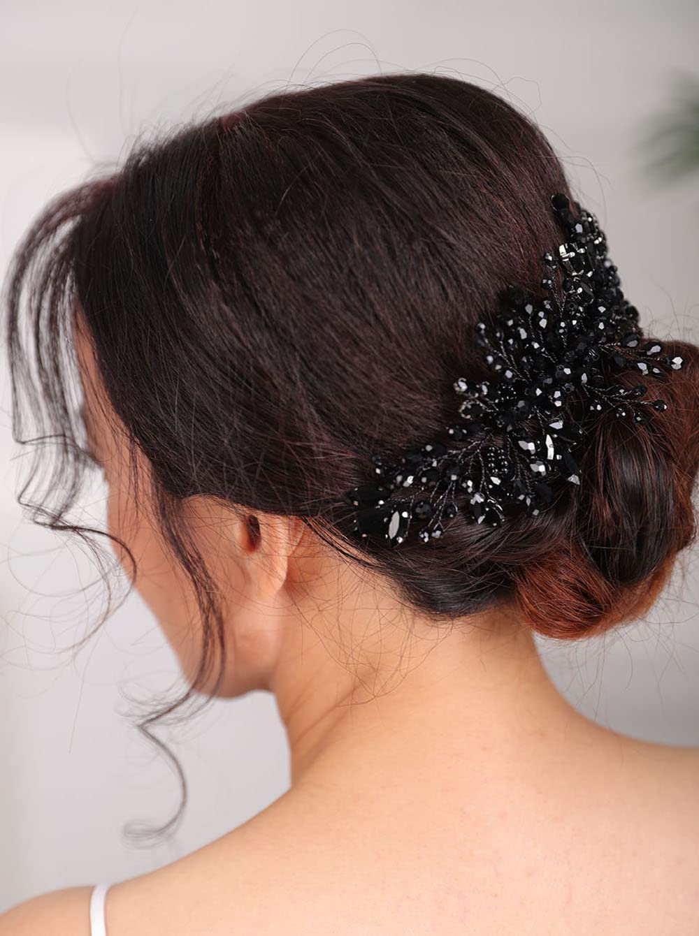 Teyglen front view of black crystal comb showing elegant sparkle and shape