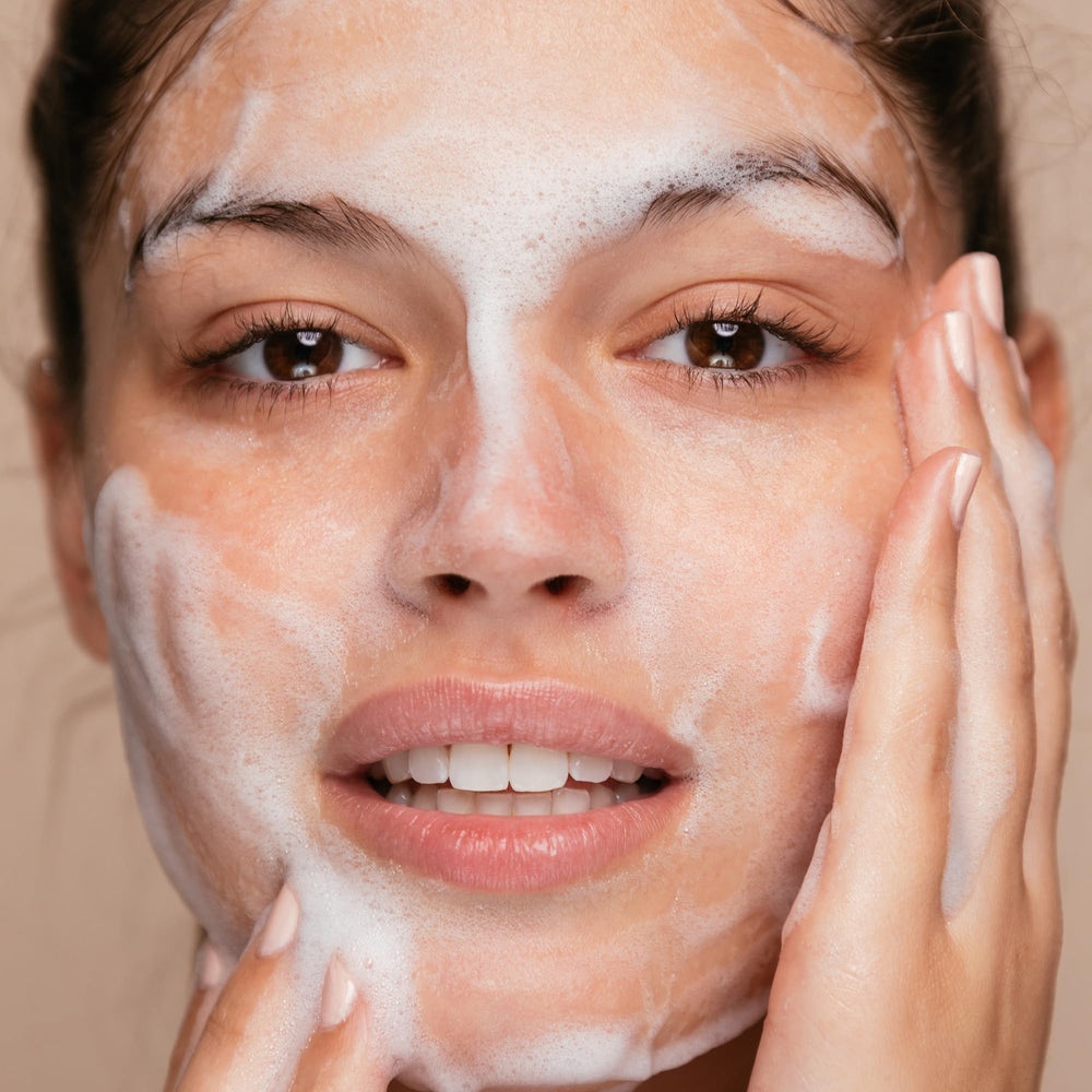 The Face Shop foam texture close-up showing airy lather that lifts impurities
