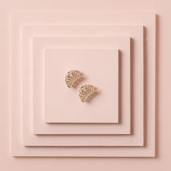 The Hair Edit clips styled in a beach outfit for coastal-inspired flair