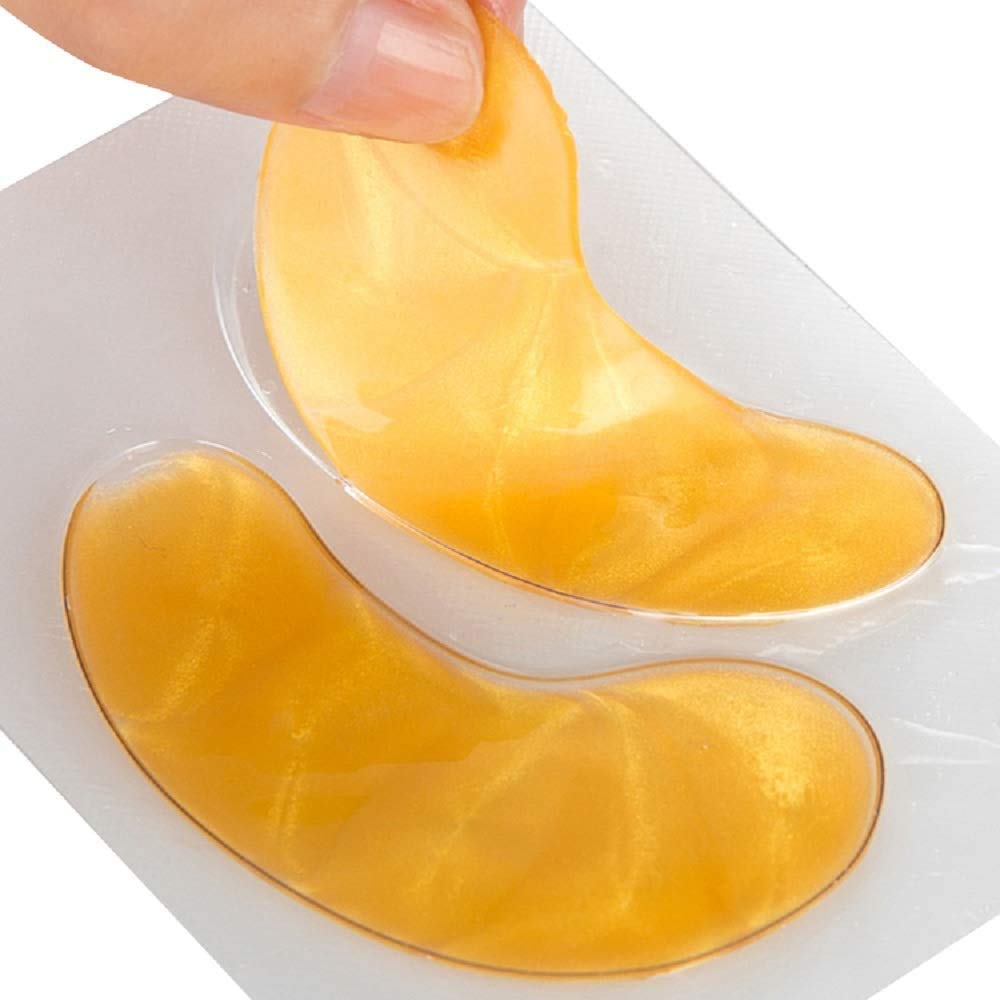 Theshiry eye mask applied under eye demonstrating refreshed look
