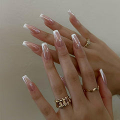 Thuoxde finished manicure at an evening party demonstrating glossy, event-ready style