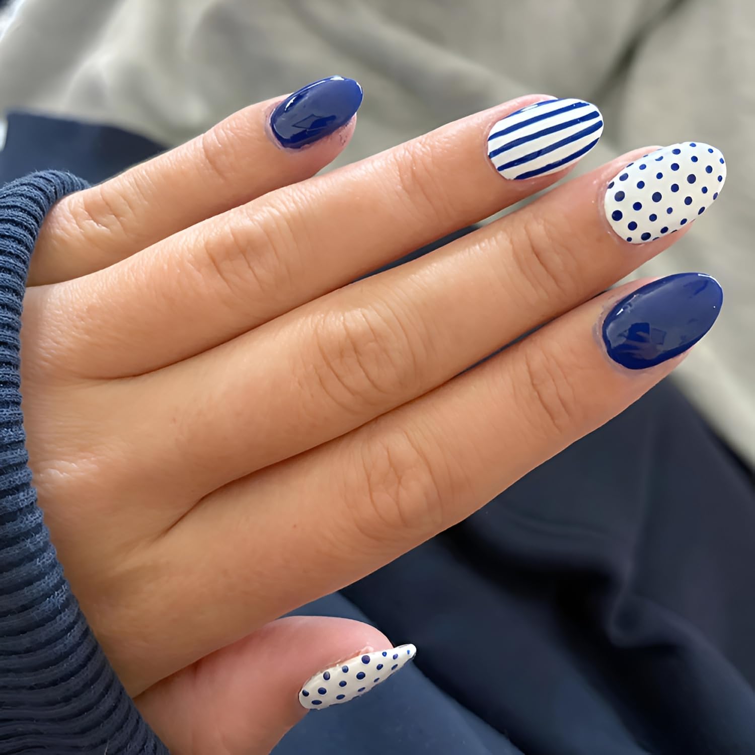 Tnbuokas front packaging showing blue polka dot press-ons, easy salon look