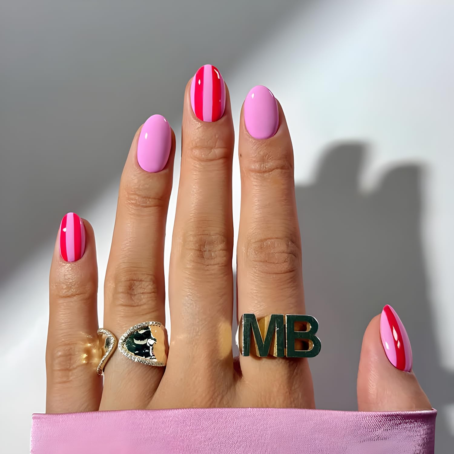 Tnbuokas front packaging showing pink press-on set and benefits