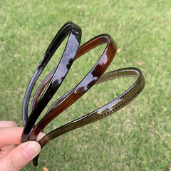 TOBATOBA worn while running illustrating steady hold during activity