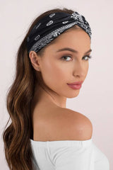 Tobeffect headband worn during yoga showing secure non-slip hold
