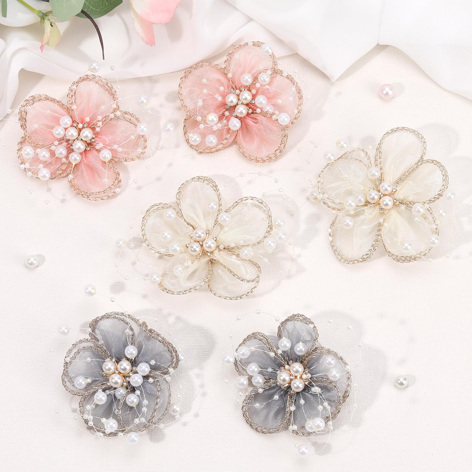 TOKUFAGU floral clips in wedding setting offering subtle bridal flair
