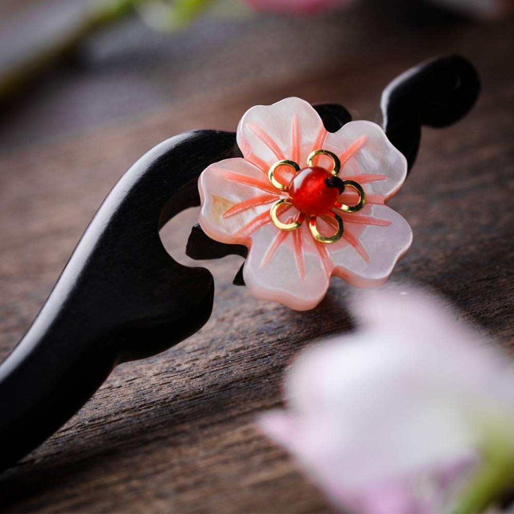 TOP SEWING hair stick held in hand demonstrates 18cm size and ergonomic balance