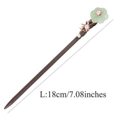 TOP SEWING scale next to ruler showing 18cm length for adequate reach