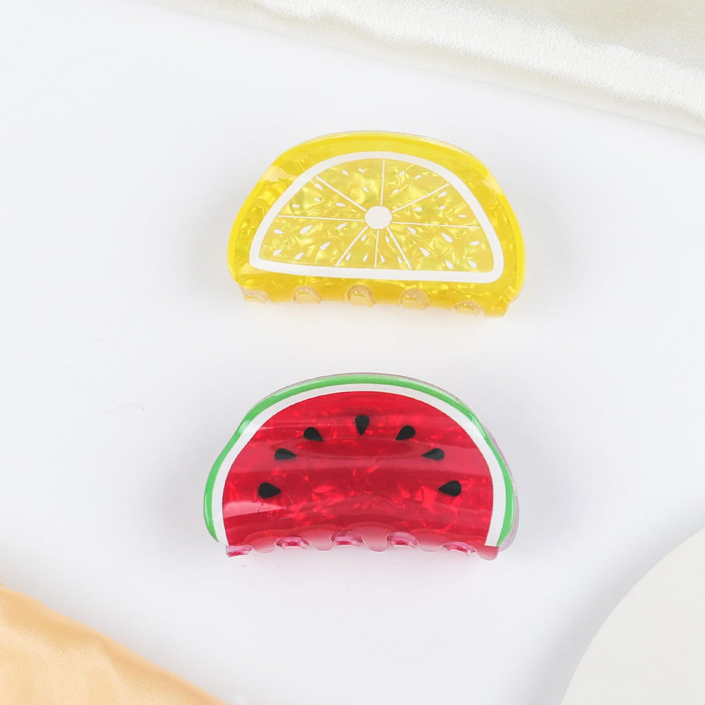 Totelux clips styled with beach outfit conveying seasonal flair and travel-ready use