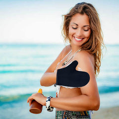 TSAIYI mitt applying self-tanner to arm for even, streak-free body coverage
