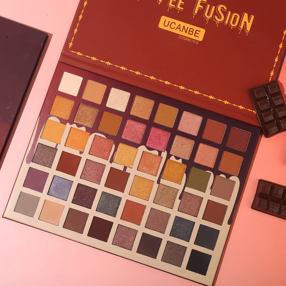 UCANBE palette in hand scale comparison for travel-friendly size