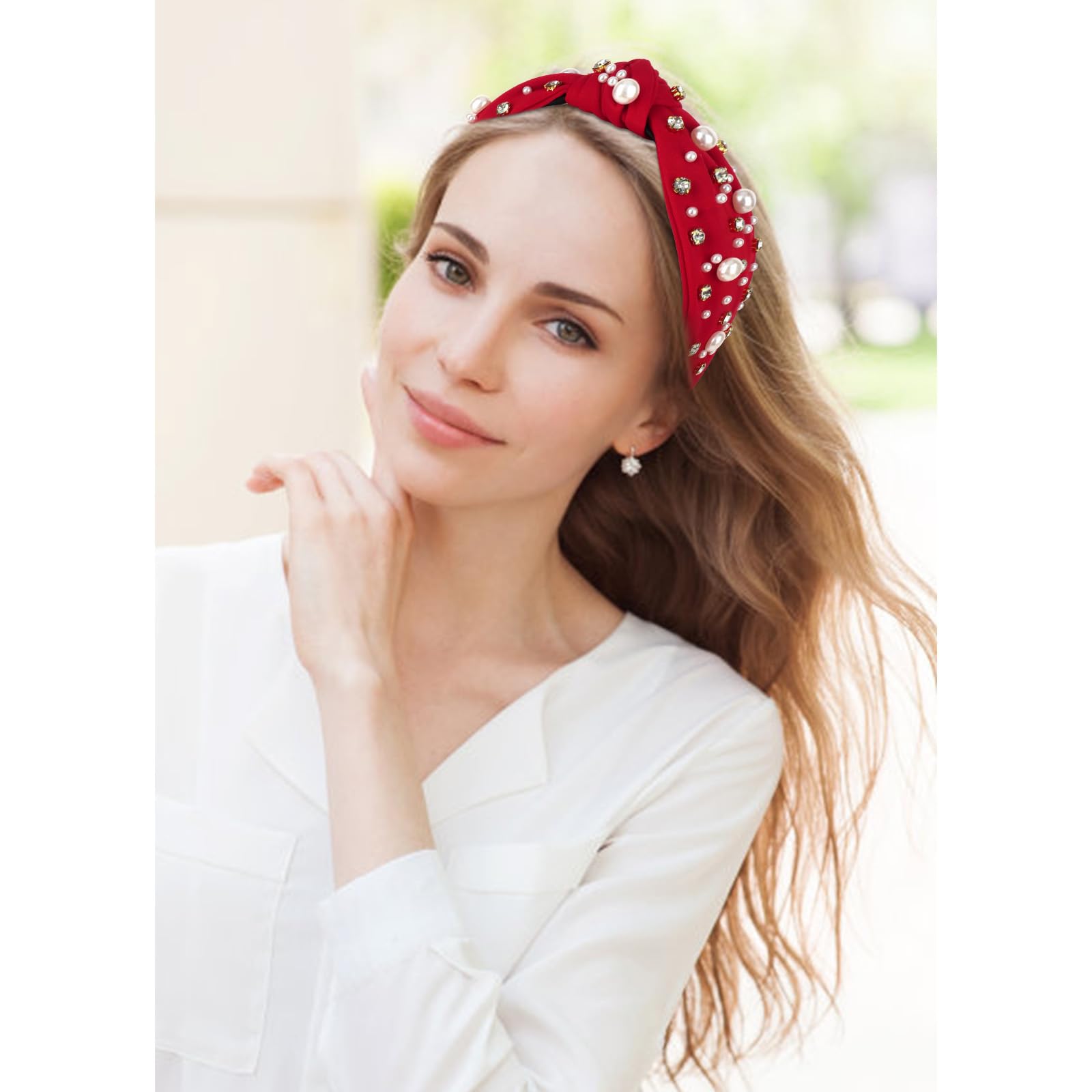 Uintoon headband in use on woman with wavy hair demonstrating instant style boost