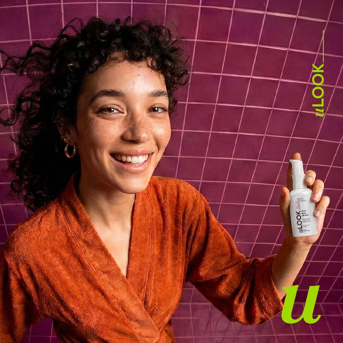 uLOOK dropper dispensing serum showing smooth lightweight texture