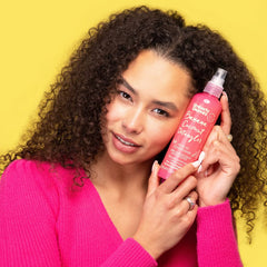 Umberto Giannini spray in action on damp hair improving combing and manageability