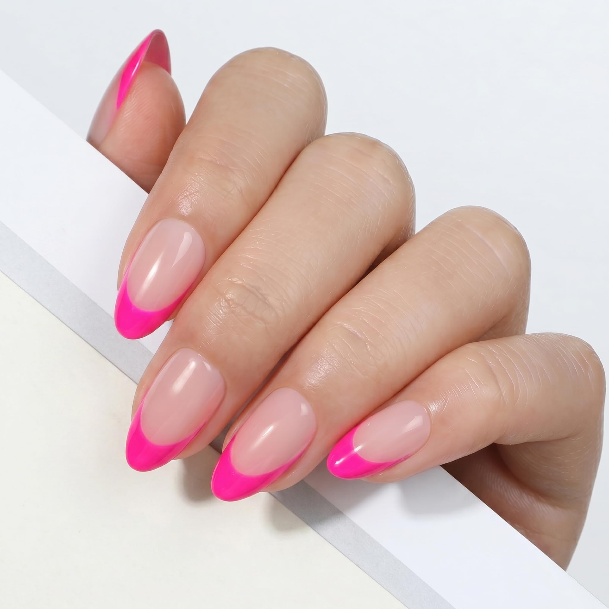 UNA GELLA close-up almond shape highlighting natural fit advantage