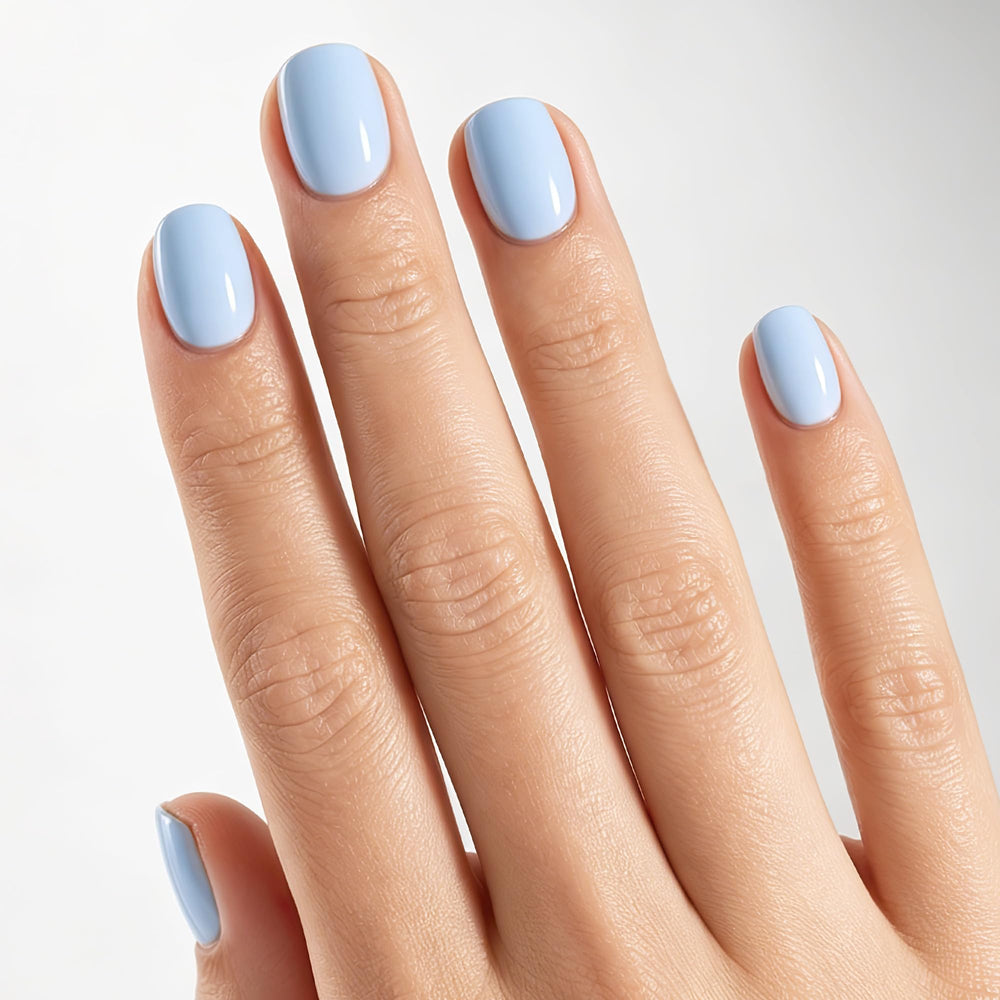 UNA GELLA close-up of nail curve highlighting natural fit and comfort