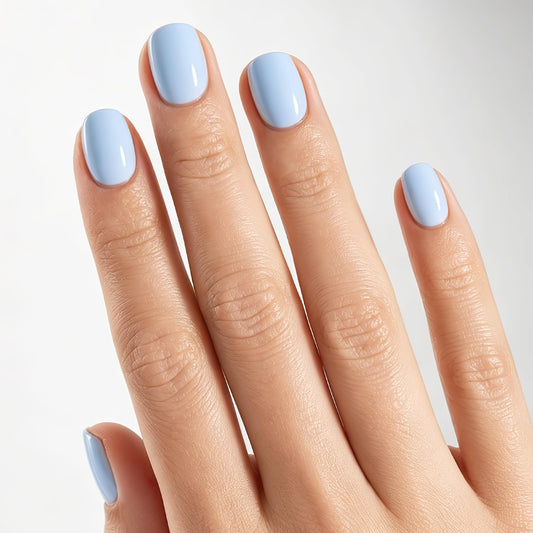 UNA GELLA close-up of nail curve highlighting natural fit and comfort