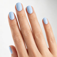 UNA GELLA close-up of nail curve highlighting natural fit and comfort