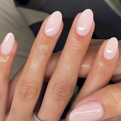UNA GELLA front packaging showing the 32-piece kit and pastel pink nails benefit quick selection