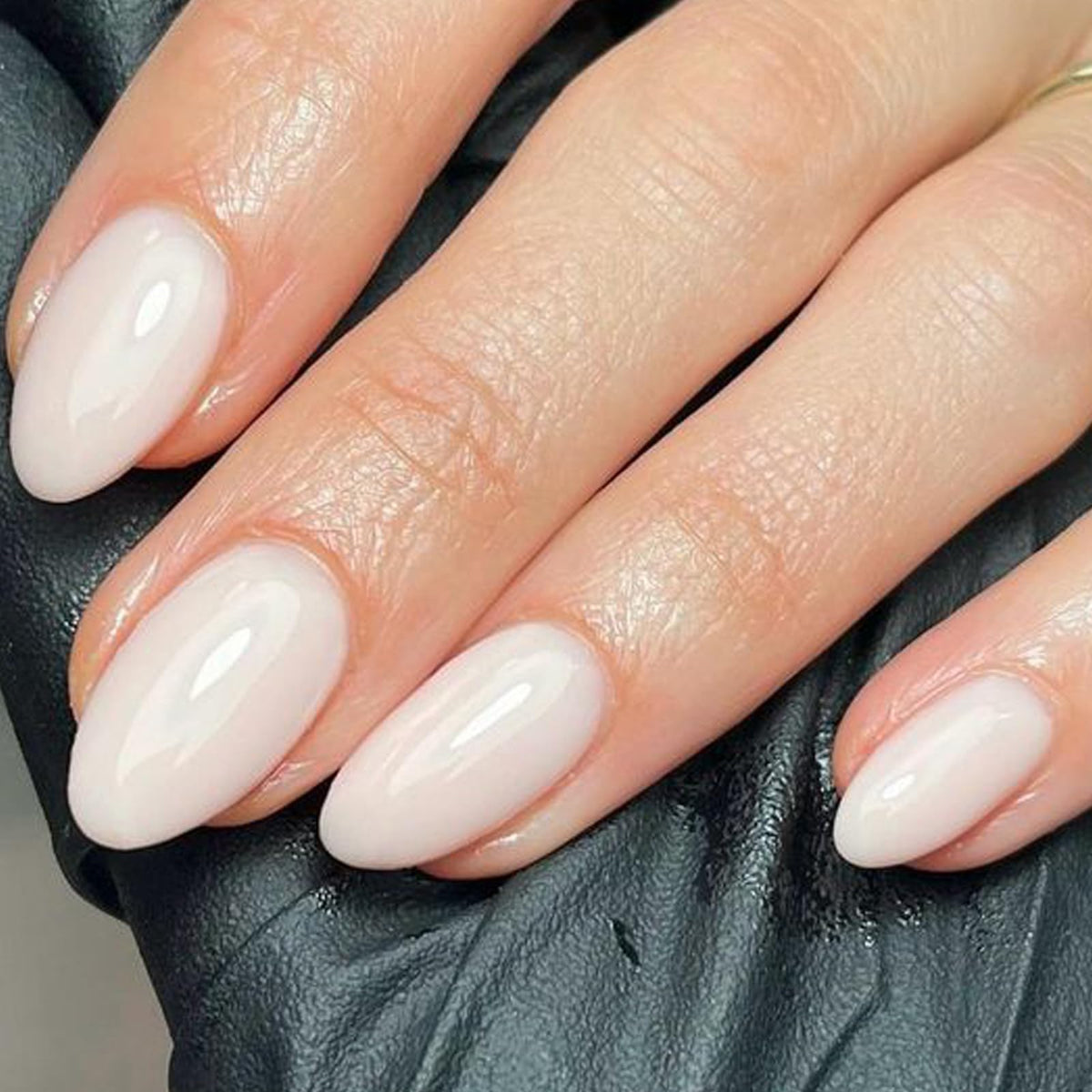 UNA GELLA front packaging showing full kit and milky white nails benefit convenience