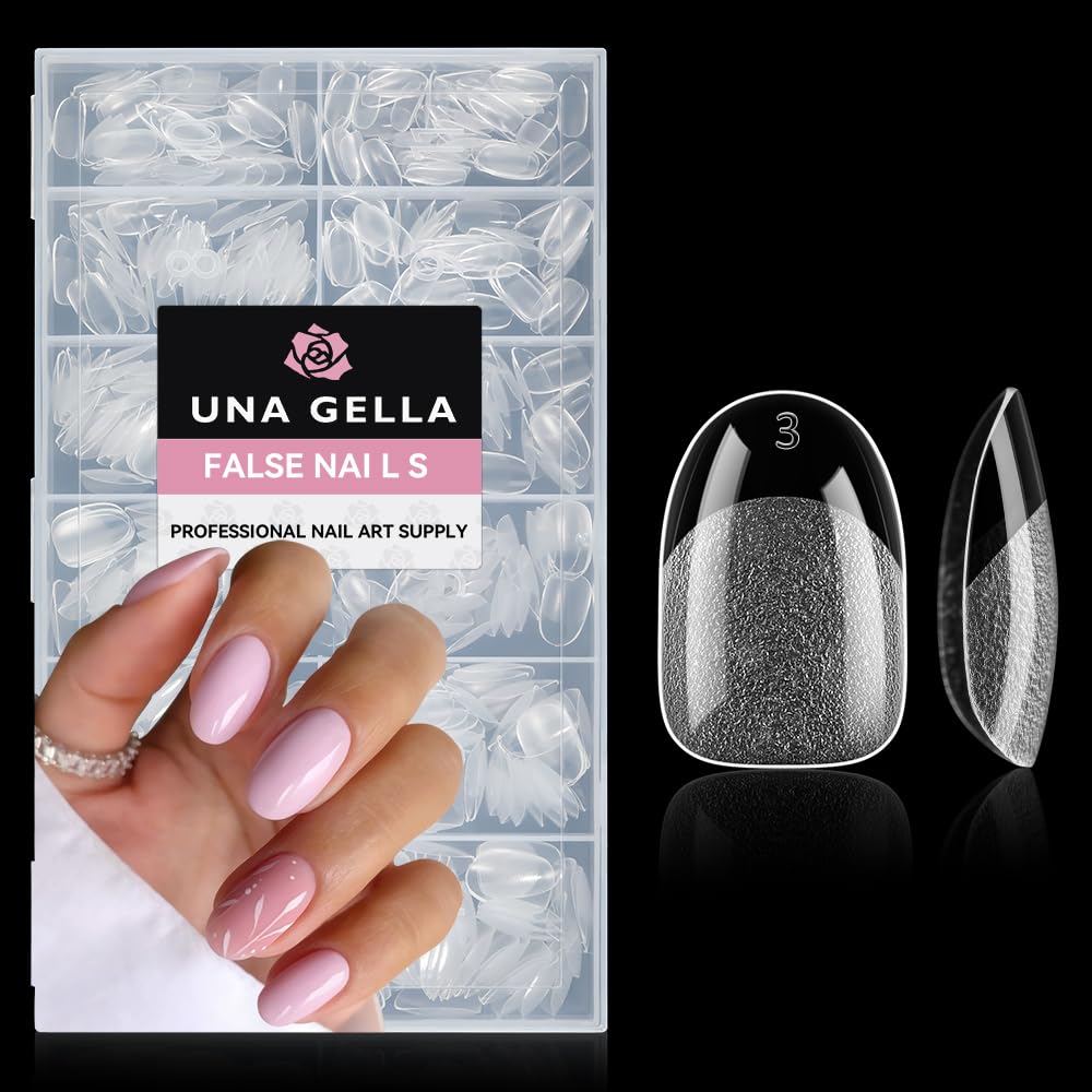 UNA GELLA styled nails at an event illustrating polished, salon-ready boost benefit