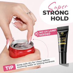 UNA GELLA holding a nail tip firmly showing long-lasting adhesion