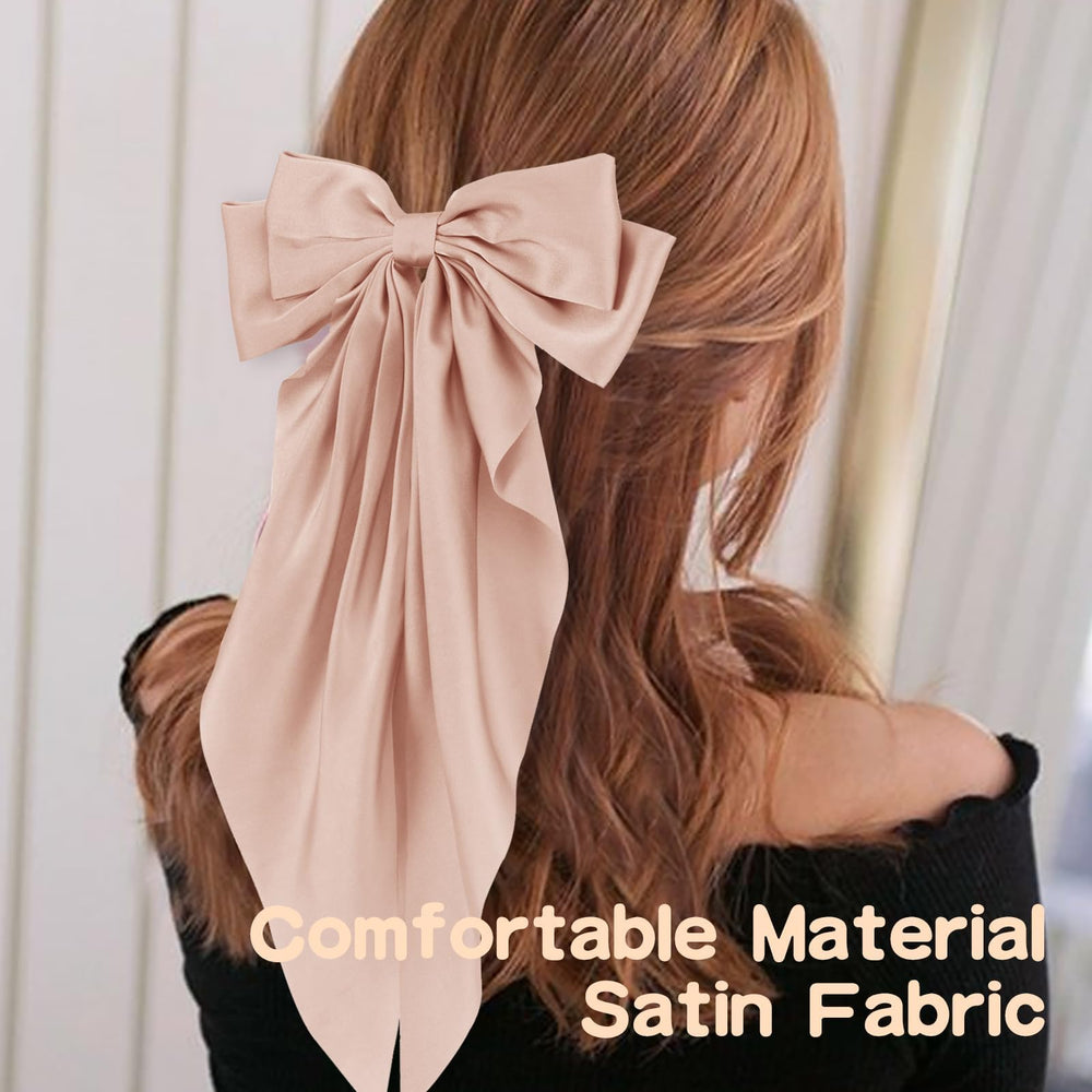 Unbednigt clip worn in a ponytail demonstrating fullness and long-tail movement